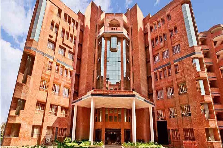 https://cache.careers360.mobi/media/colleges/social-media/media-gallery/17093/2020/12/4/Campus View of School of Medical Sciences and Research Greater Noida_Campus-View.jpg